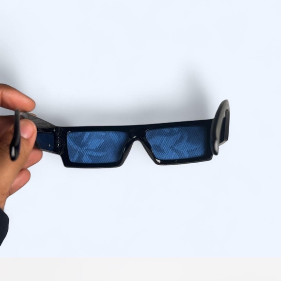 Black Rectangular Sunglasses - Picture 3 of 3